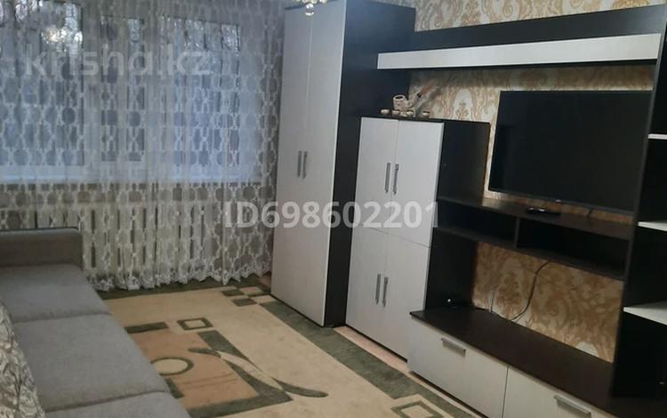 2-комнатная квартира · 52 м² · 1/9 этаж, мкр Юго-Восток, Мкр Юго-Восток, 28й микрорайон — Рядом рынок Арай ,2 Южных супермакета за 170 000 ₸ в Караганде, Казыбек би р-н — фото 2