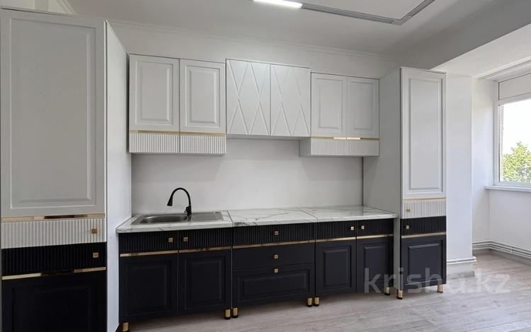 3-комнатная квартира · 120 м² · 5/5 этаж, мкр. Алтын орда, Молдагуловой 36Б корпус 1 за 200 000 ₸ в Актобе — фото 14