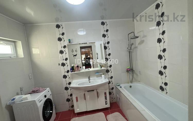 Отдельный дом · 4 комнаты · 190 м² · 10 сот., мкр Коктем, Жубандык бекмуханова 4 за 500 000 〒 в Атырау — фото 5