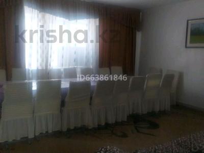 Дом · 5 комнат · 200 м², Рылеева за 55 000 〒 в Усть-Каменогорске