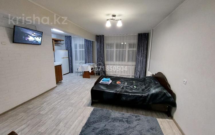 1-комнатная квартира · 30 м², Ул.Казахстан 94 за 9 000 ₸ в Усть-Каменогорске — фото 3