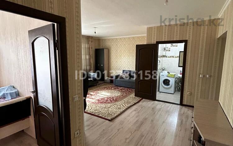 2-бөлмелі пәтер · 60 м² · 2/6 қабат, мкр Кокжиек, Көкжиек ш/а. 18, бағасы: 250 000 ₸ в Алматы, Жетысуский р-н — фото 2
