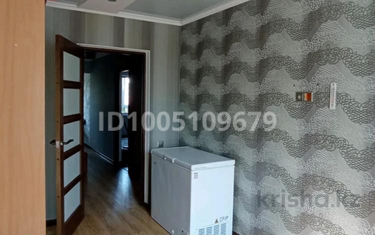 3-бөлмелі пәтер · 65 м² · 4/5 қабат, Айтекеби 45, бағасы: 18 млн ₸ в Актобе, мкр. Курмыш — фото 2
