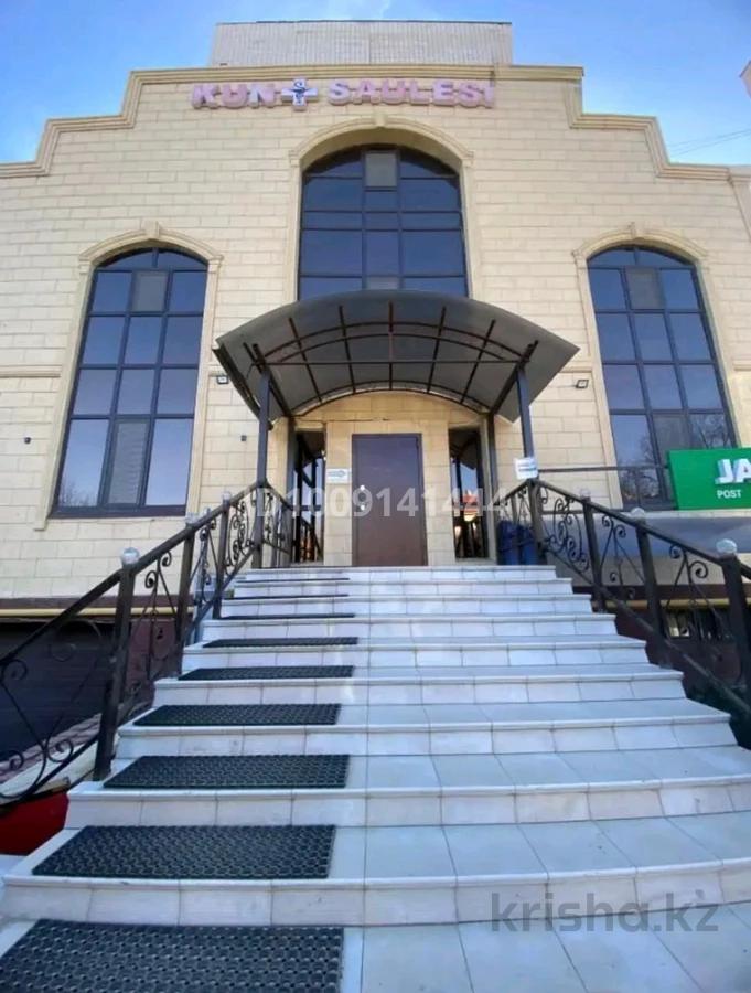 Медцентры и аптеки · 400 м²