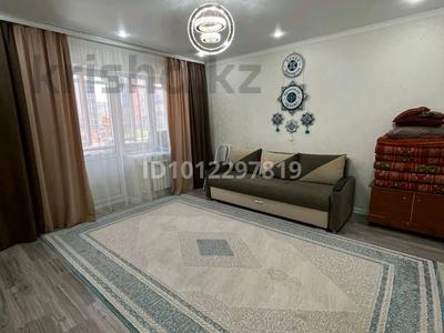 3-бөлмелі пәтер · 101 м² · 1/9 қабат, ул. Ружейникова 14к3, бағасы: 35 млн ₸ в Уральске