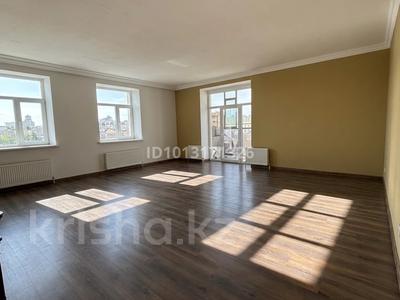 4-комнатная квартира · 228.6 м² · 3/6 этаж, Шоссе Коргалжын 11 за 96 млн ₸ в Астане, Нура р-н
