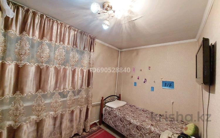 2-комнатная квартира, 40 м², 1/3 этаж, мкр 13-й военный городок, Мкр 13-й военный городок 6 за 15.9 млн 〒 в Алматы, Турксибский р-н — фото 2