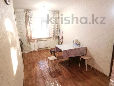 2-комнатная квартира · 58 м² · 1/5 этаж, Майкудук, Майкудук, 18й микрорайон 11 за 12.8 млн ₸ в Караганде, Алихана Бокейханова р-н