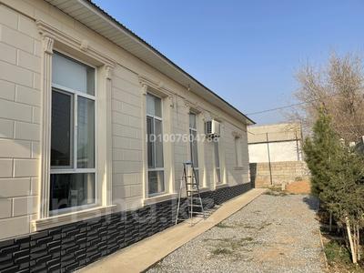Отдельный дом · 7 комнат · 216 м² · 10 сот., мкр Бозарык , Балкудык 33 — Клиника Абдувалиева ул. Акбутак за 60 млн ₸ в Шымкенте, Абайский р-н