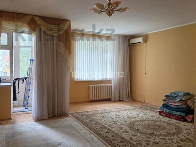 2-комнатная квартира · 71.3 м² · 3/6 этаж, Молдагулова за 23 млн ₸ в Уральске