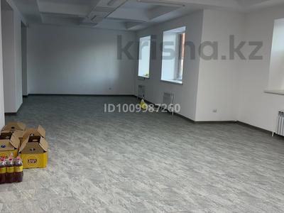 Кеңселер, дүкендер мен бутиктер, білім орталықтары, конференц-залдар, кабинеттер және жұмыс орындары, студиялар · 100 м², бағасы: 5 000 〒 в Актобе, мкр. Алтын орда
