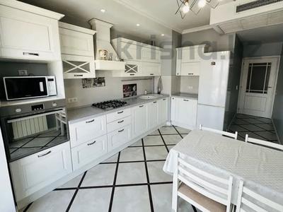 2-бөлмелі пәтер · 81 м² · 6/9 қабат, Кабанбай батыра 51, бағасы: 115 млн ₸ в Алматы, Медеуский р-н