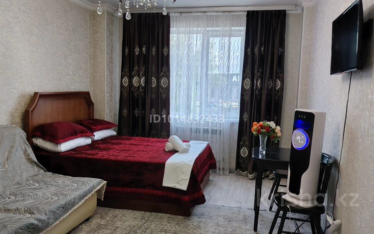 1-комнатная квартира · 66 м² · 1 этаж, мкр Кокжиек 56 за 2 500 ₸ в Алматы, Жетысуский р-н — фото 2
