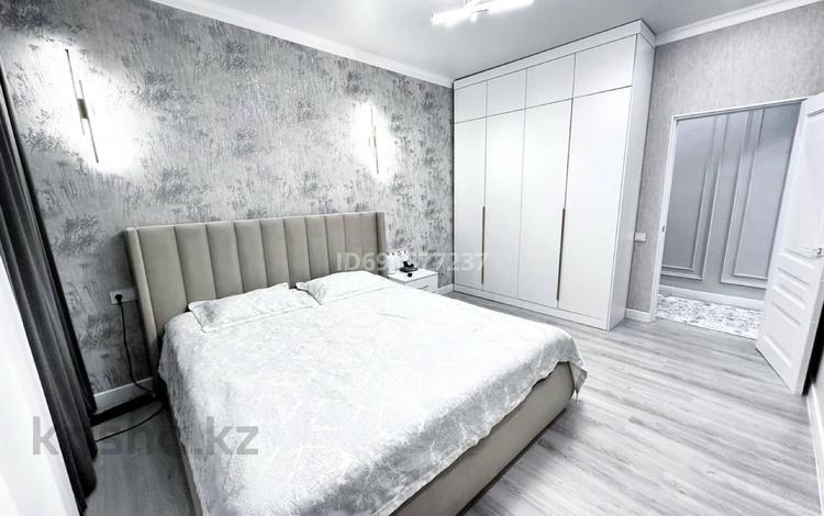 2-комнатная квартира, 70.5 м², 9/9 этаж, Сатпаева 30Г — Гидрокомплекс