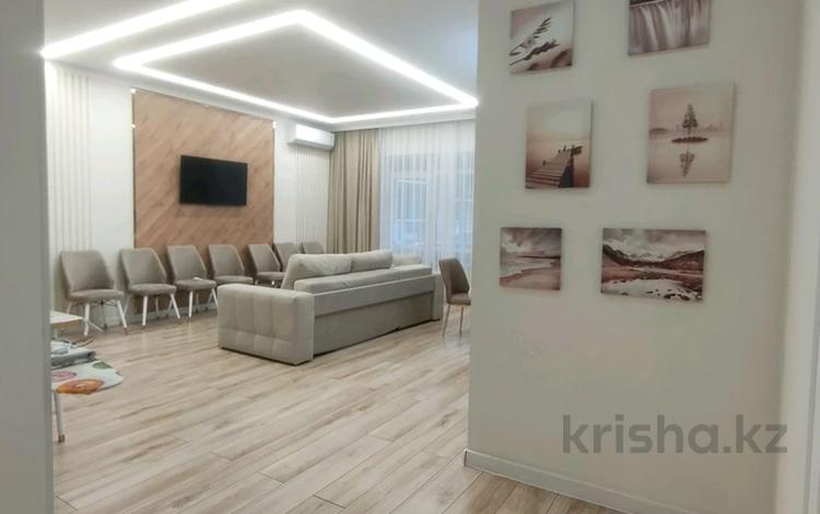 6-комнатная квартира · 215 м² · 1/5 этаж, Исаева за 85 млн ₸ в Уральске — фото 2