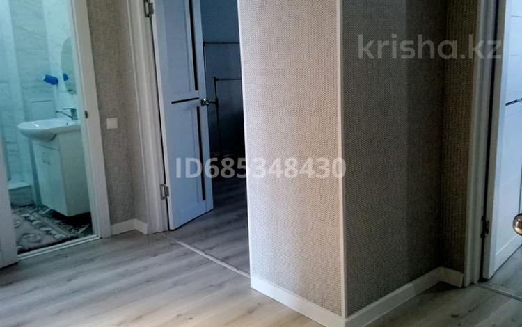 2-бөлмелі пәтер, 81 м², 1/10 қабат ай сайын, мкр Женис 11, бағасы: 210 000 〒 в Уральске, мкр Женис — фото 2