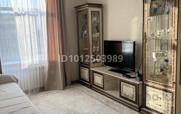 3-бөлмелі пәтер · 64 м² · 1/10 қабат, мкр Юго-Восток, Строителей 33/4 — 12 месяцев, бағасы: 38 млн ₸ в Караганде, Казыбек би р-н — фото 2