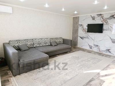 2-бөлмелі пәтер · 61 м² · 1/9 қабат, Каныша Сатпаева 2 — КШТ, бағасы: 2 000 〒 в Усть-Каменогорске