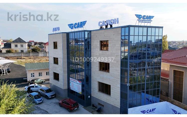 Свободное назначение, офисы, склады, салоны красоты, фитнес и спорт, медцентры и аптеки, образование, развлечения, кабинеты и рабочие места · 600 м² за 1.3 млн 〒 в Шымкенте, Каратауский р-н — фото 2