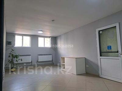 Офисы, склады, салоны красоты, медцентры и аптеки, образование, кабинеты и рабочие места, студии · 53 м² за 400 000 〒 в Алматы, Алмалинский р-н