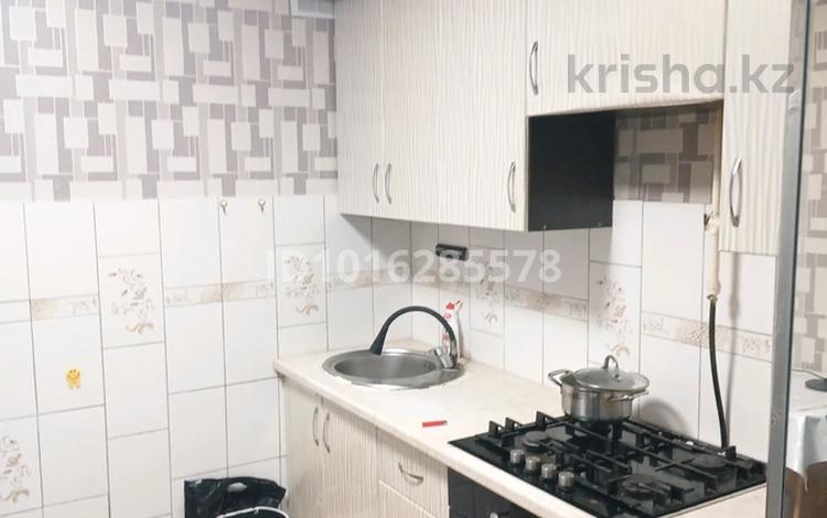 1-комнатная квартира · 42 м² · 1/5 этаж, мкр 8 289 — ул. 101 стр. бригады рынок Алтай за 140 000 ₸ в Актобе — фото 2