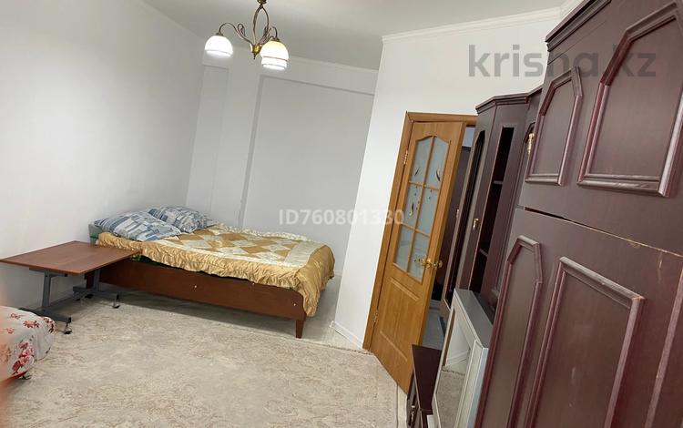 1-комнатная квартира · 50 м² · 1/5 этаж, мкр. Алтын орда 19 А — Юго/запад за 100 000 ₸ в Актобе — фото 2