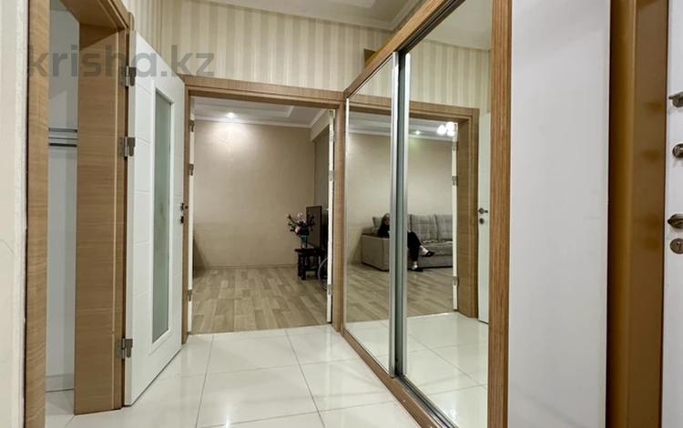 2-бөлмелі пәтер · 70 м² · 1/6 қабат, 17-й мкр. 5Б, бағасы: 230 000 ₸ в Шымкенте, Енбекшинский р-н — фото 2