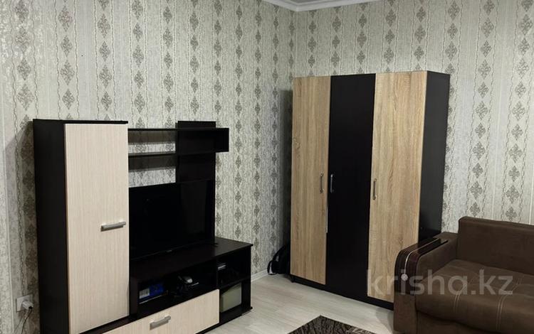 1-комнатная квартира · 56 м² · 1/15 этаж, Толе би 273/5 за 260 000 ₸ в Алматы, Алмалинский р-н — фото 2