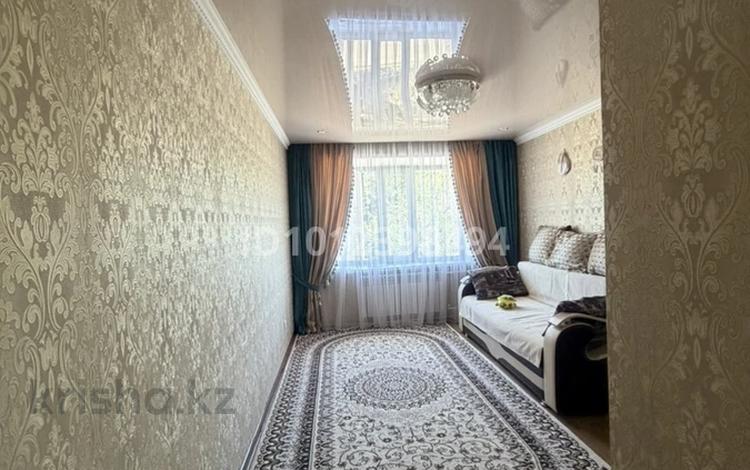 3-комнатная квартира · 52 м² · 2/5 этаж, ул. Бориса Орлова 111 за 16.5 млн ₸ в Караганде — фото 2