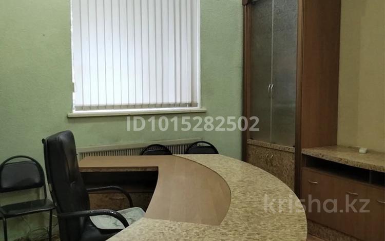 Офисы, магазины и бутики, склады, салоны красоты, образование, кабинеты и рабочие места · 20 м² за 60 000 ₸ в Петропавловске — фото 2