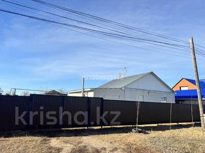 Жеке үй · 4 бөлме · 100 м² · 10 сот., Курашасай , Кокжазык 21 — Магазин Нуржигит, бағасы: 17.5 млн 〒 в Актобе