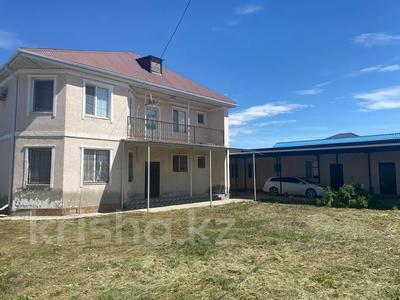 Отдельный дом · 5 комнат · 300 м² · 9 сот., мкр Жулдыз, Мукали батыра за 35 млн ₸ в Атырау