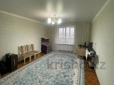 3-комнатная квартира, 58 м², 2/5 этаж, мкр Аксай-3 1 — Толе би за 35 млн 〒 в Алматы, Ауэзовский р-н