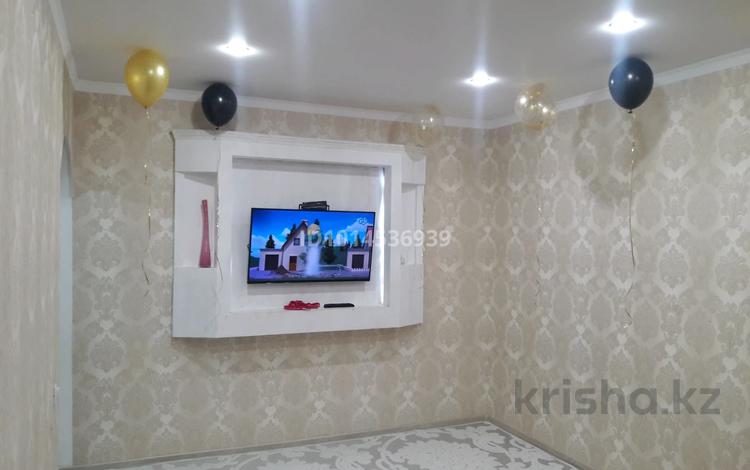 2-комнатная квартира · 55 м² · 2/5 этаж, мкр 4 12 за 25 млн ₸ в Уральске — фото 2