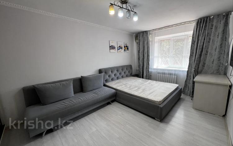 1-бөлмелі пәтер · 35 м² · 2/4 қабат, Кунаева 83 — Казыбек би, бағасы: 300 000 ₸ в Алматы, Медеуский р-н — фото 2