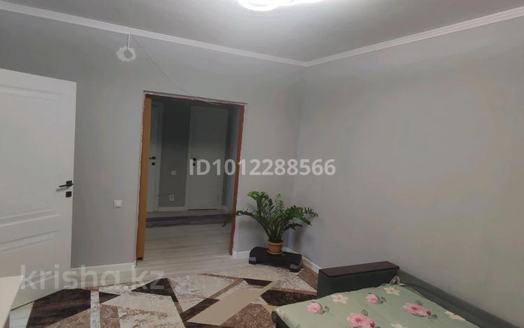 2-бөлмелі пәтер · 52.3 м² · 2/5 қабат, 10-й мкр. 28, бағасы: 18.5 млн ₸ в Западно-Казахстанской обл. — фото 2