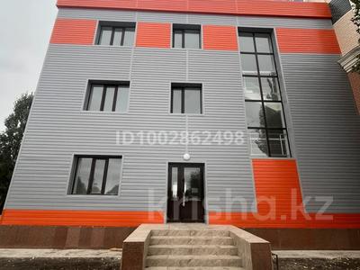 Свободное назначение, офисы, магазины и бутики, общепит, салоны красоты, бани, гостиницы и зоны отдыха, фитнес и спорт, медцентры и аптеки, образование, развлечения, конференц-залы, кабинеты и рабочие места, студии · 540 м² за ~ 1.9 млн 〒 в Актобе, мкр. Алтын орда