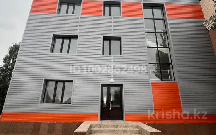 Свободное назначение, офисы, магазины и бутики, общепит, салоны красоты, бани, гостиницы и зоны отдыха, фитнес и спорт, медцентры и аптеки, образование, развлечения, конференц-залы, кабинеты и рабочие места, студии · 540 м² за ~ 1.9 млн 〒 в Актобе, мкр. Алтын орда — фото 9