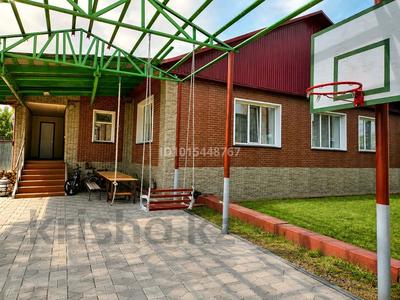 Отдельный дом · 4 комнаты · 300 м² · 40 сот., Омское шоссе 1В — 3 км от 19 микрорайона за 1 млн ₸ в Петропавловске