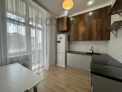 2-бөлмелі пәтер, 70 м², 12/15 қабат ай сайын, Туран 50/2, бағасы: 300 000 〒 в Астане, Есильский р-н