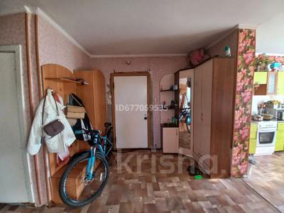 4-комнатная квартира, 69 м², 3/5 этаж, Камзина 18 за 16 млн 〒 в Аксу