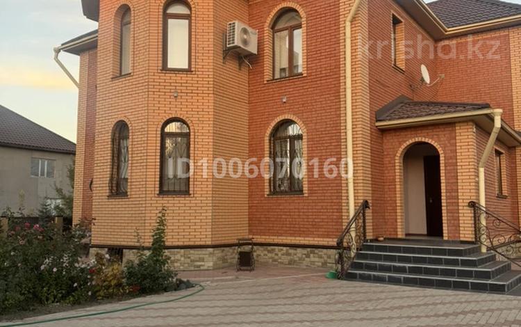 Отдельный дом · 6 комнат · 500 м² · 10 сот., мкр Омега, Мкр Самал 1 111/1 за 134 млн 〒 в Уральске — фото 2