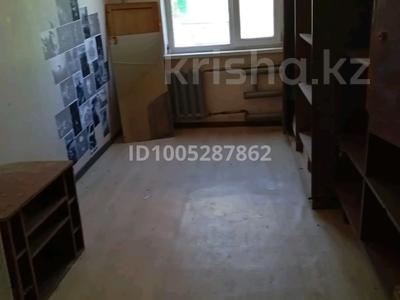 1-комнатная квартира · 12 м² · 2/5 этаж, Ул Хамида чурина 119 за 3.5 млн 〒 в Уральске, мкр Школьник