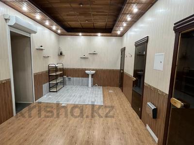 Свободное назначение, офисы, магазины и бутики, склады, салоны красоты, бани, гостиницы и зоны отдыха, медцентры и аптеки, образование · 207 м² за 39 млн 〒 в Актобе, мкр. Алтын орда