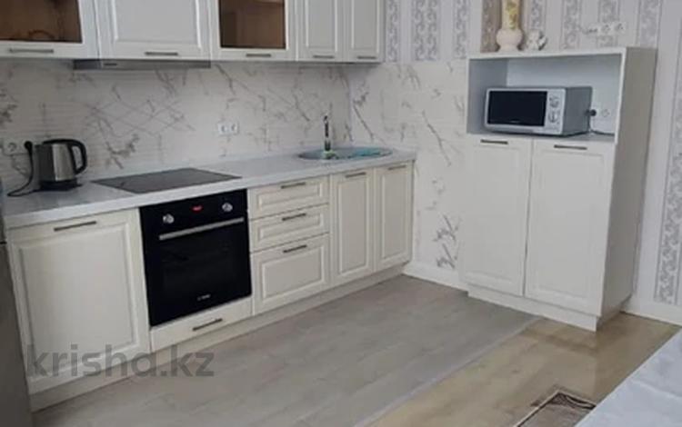 2-комнатная квартира · 75 м² · 7/17 этаж, Сыганак 48А за 350 000 ₸ в Астане, Нура р-н — фото 2