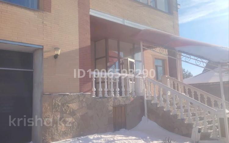 Отдельный дом · 9 комнат · 500 м² · 10 сот., мкр Кунгей , ул. Батыр-Баяна за 125 млн 〒 в Караганде, Казыбек би р-н — фото 2