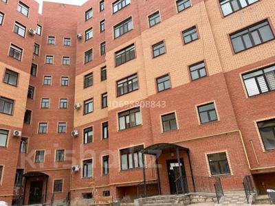 Продажа квартир в Мангистауской обл.: 4-комнатная квартира · 89 м² · 7/7 этаж, 17-й мкр, 17-й микрорайон 1/2 — Маяк LTD за 18 млн 〒 4-комнатная квартира · 89 м² · 7/7 этаж, 17-й мкр, 17-й микрорайон 1/2 — Маяк LTD за 18 млн 〒 в Актау