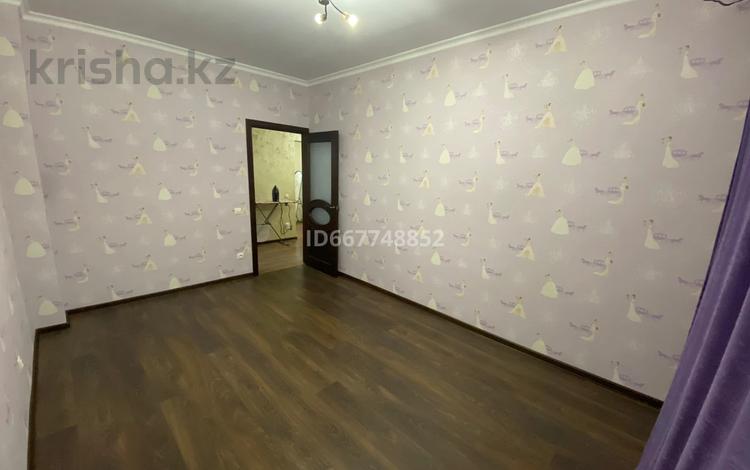 4-бөлмелі пәтер · 130 м² · 2/5 қабат, 4 мкр 43/1, бағасы: 42 млн ₸ в Аксае — фото 2