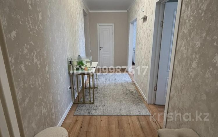 2-бөлмелі пәтер · 58 м² · 2/5 қабат, Строителей 39, бағасы: 17 млн ₸ в Аксу — фото 2