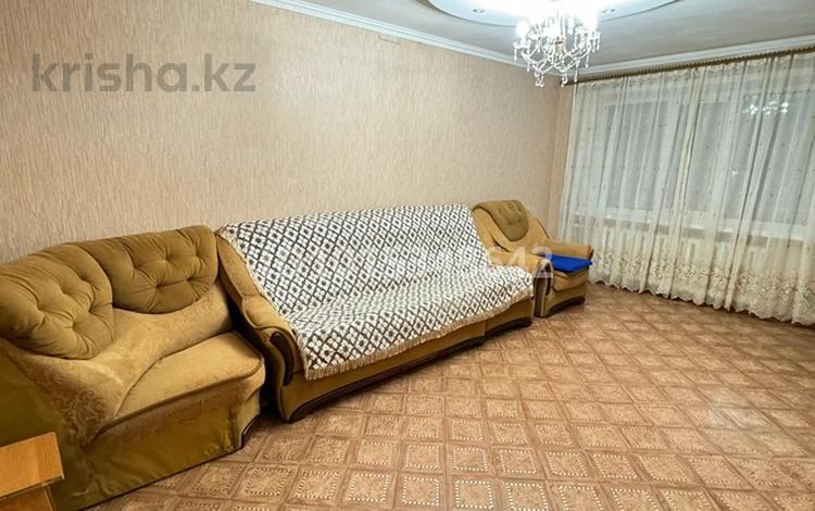 2-комнатная квартира · 44 м² · 1/5 этаж, Майкудук, 15й микрорайон 21 за 10 млн ₸ в Караганде, Алихана Бокейханова р-н — фото 2